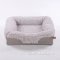 Anjing anjing musim sejuk yang hangat dengan bulu persegi